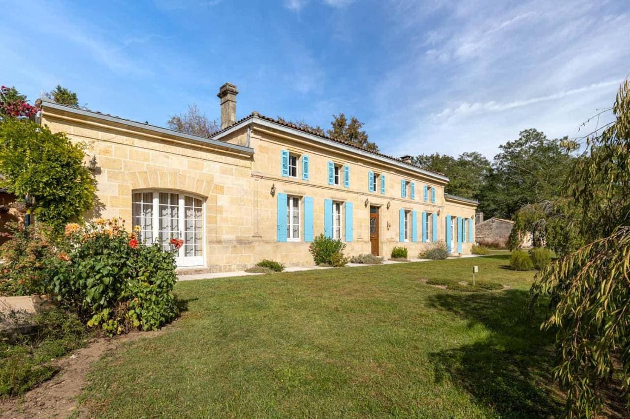 Foto 4 von 55: Six-Bedroom House