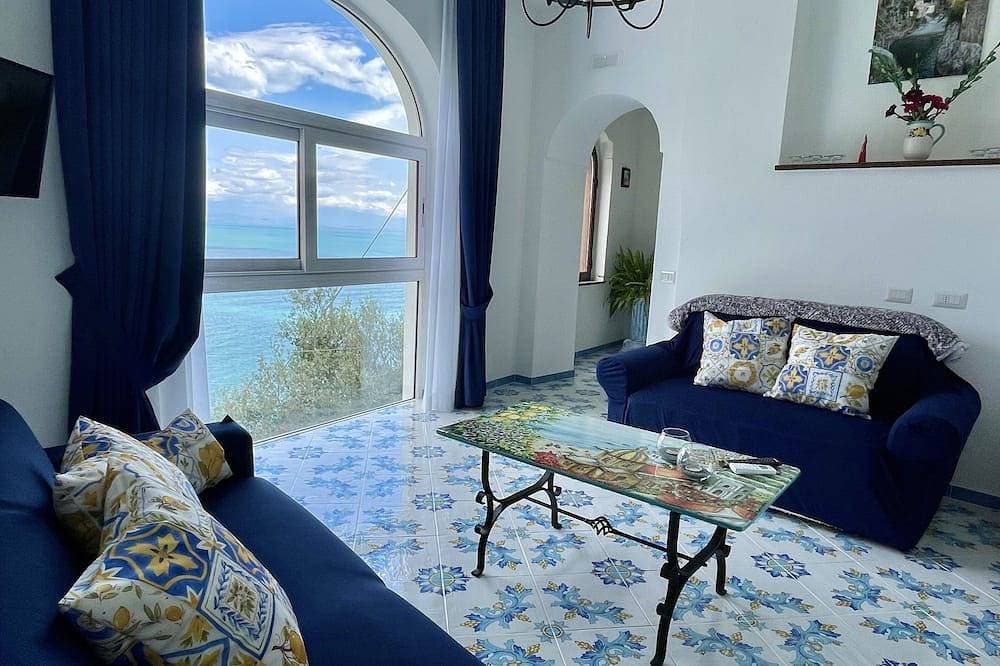 Foto 13 von 30: Villa mit herrlichem Blick auf das Meer und die Küste von Amalfi.Parkplatz