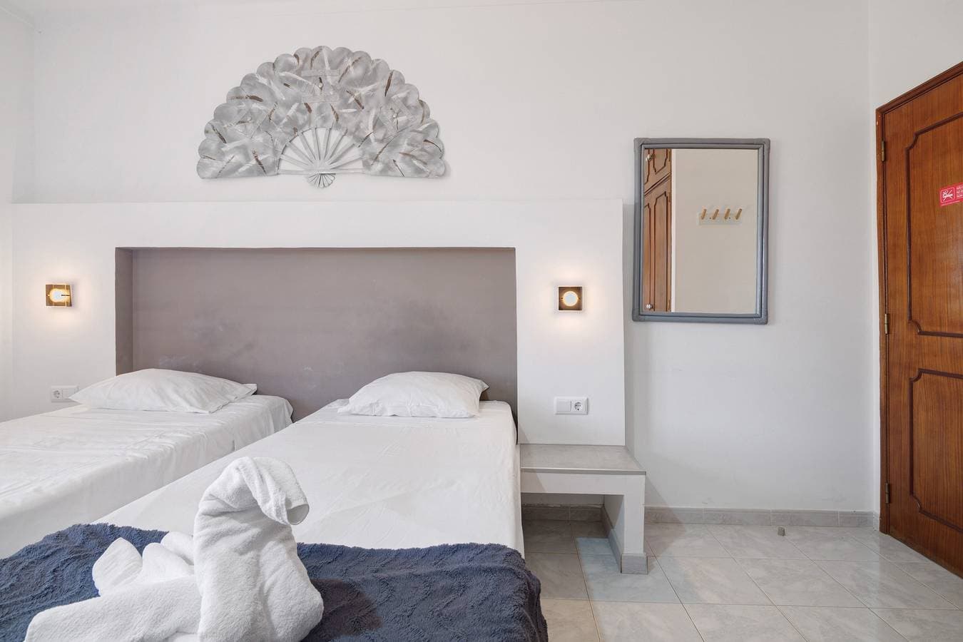 Foto 8 von 22: Zimmer 'South Side Guesthouse - Quarto E' mit Gemeinschaftspool, WLAN und Klimaanlage