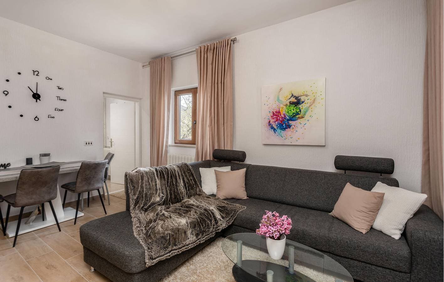 Foto 5 von 25: Gemütliche Ferienwohnung am Meer mit Terrasse und WLAN, 2,5 km vom Hundestrand entfernt
