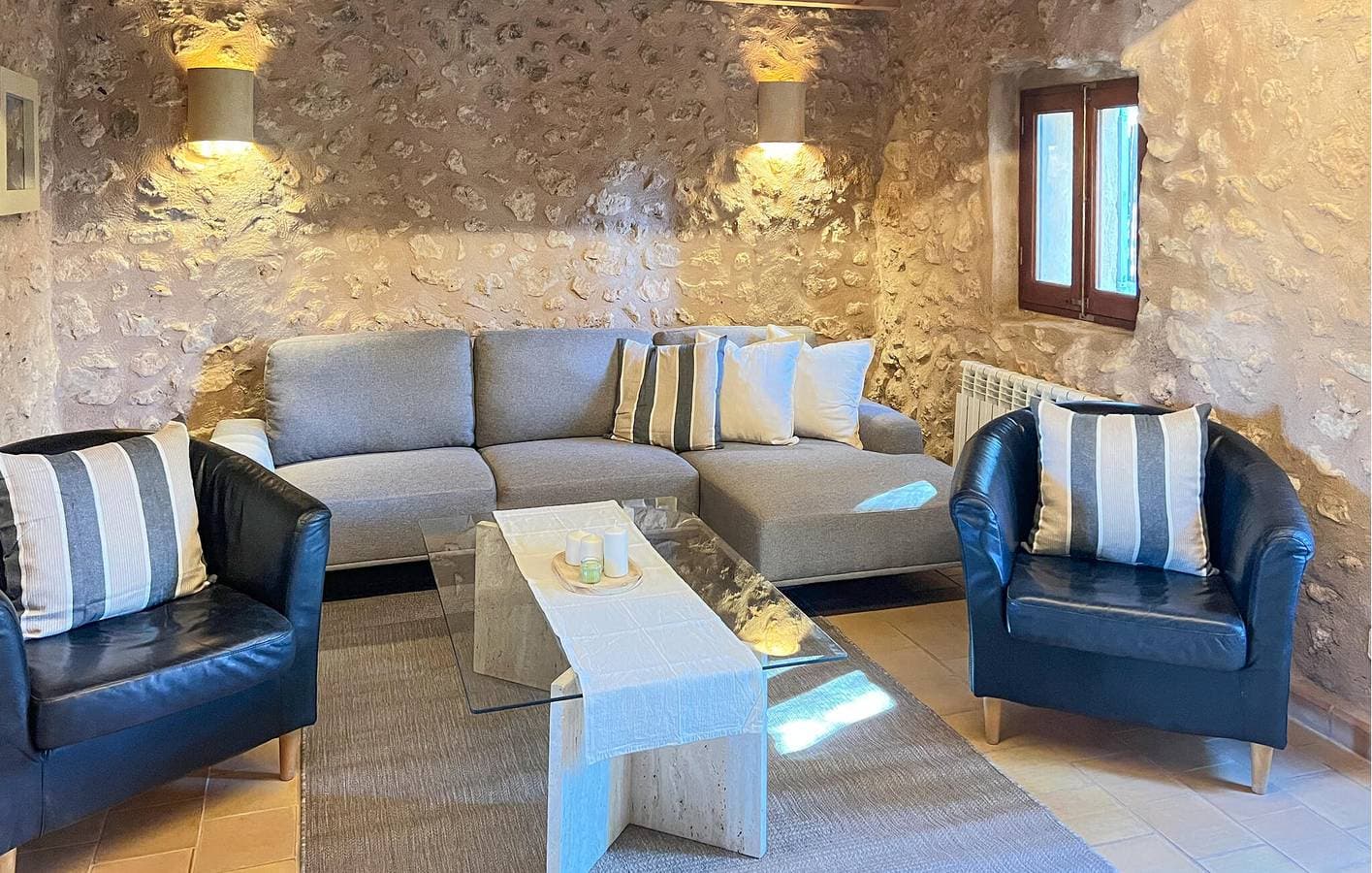 Foto 5 von 28: Moderne Wohnung mit Terrasse und Pool - 2km nach Jornets