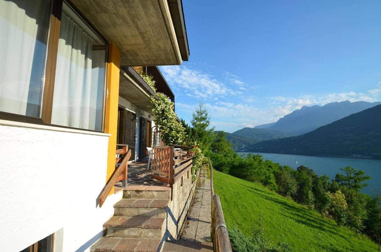 Foto 10 von 42: Apartment with Lake View