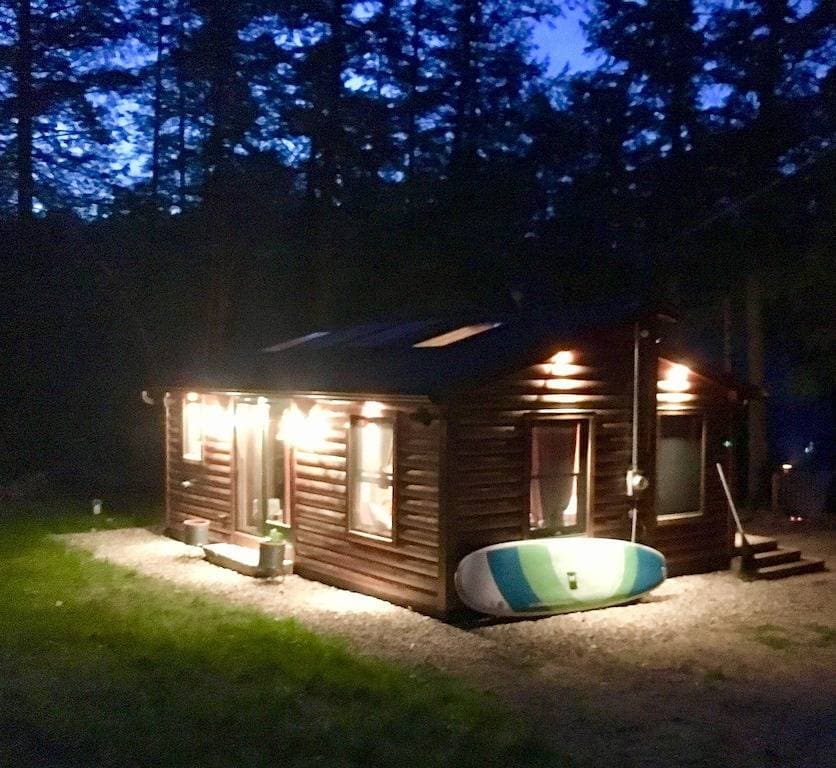 Foto 6 von 31: Sonderangebot: 1. November - 31. März. Buchen Sie 3 oder mehr Nächte und Sie erhalten 1 gratis.  Riverfront Blockhaus