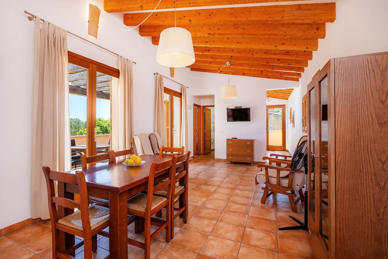 Foto 5 von 33: Ferienwohnung 'Es Colomer' mit Bergblick, Gemeinschaftspool und WLAN