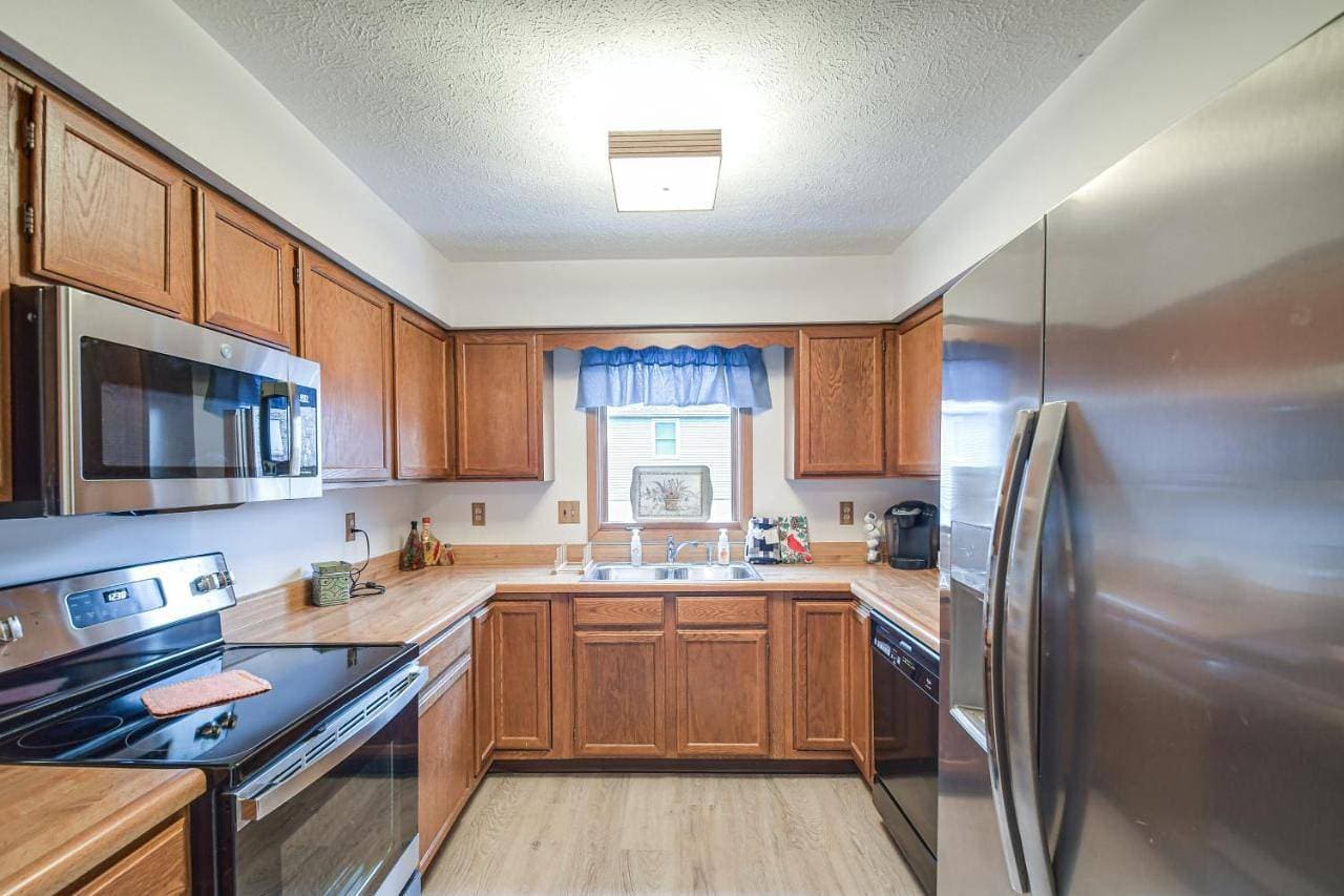 Welcoming Condo in Davenport: Central Location! 1