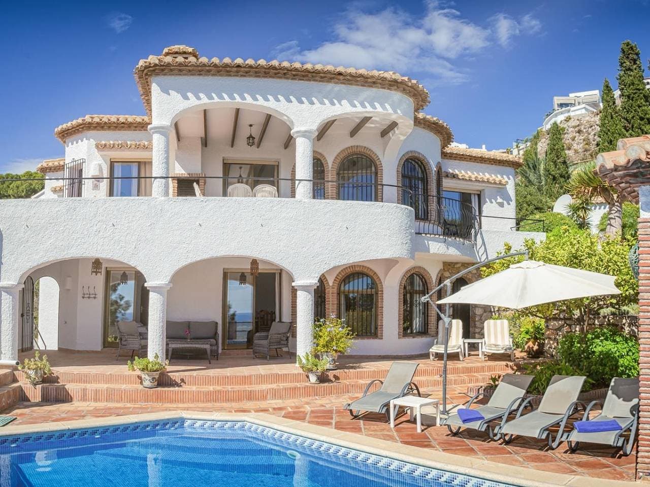 Foto 2 von 29: Andalusische Villa mit privatem Pool und Meerblick