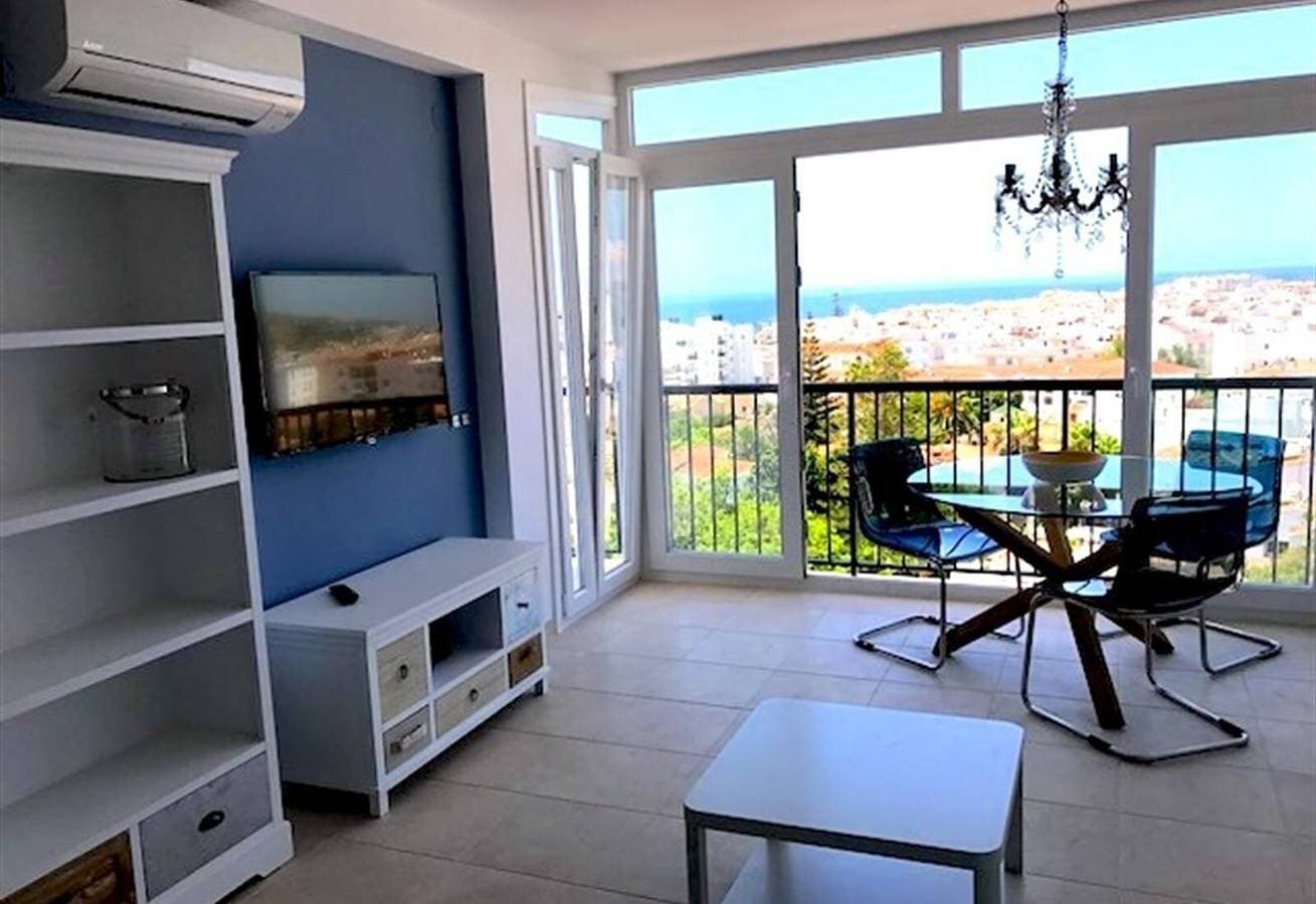 Foto 3 von 15: Wunderschöne Ferienwohnung 'Capri' mit Blick über Nerja und das Meer, Balkon, WLAN und Klimaanlage
