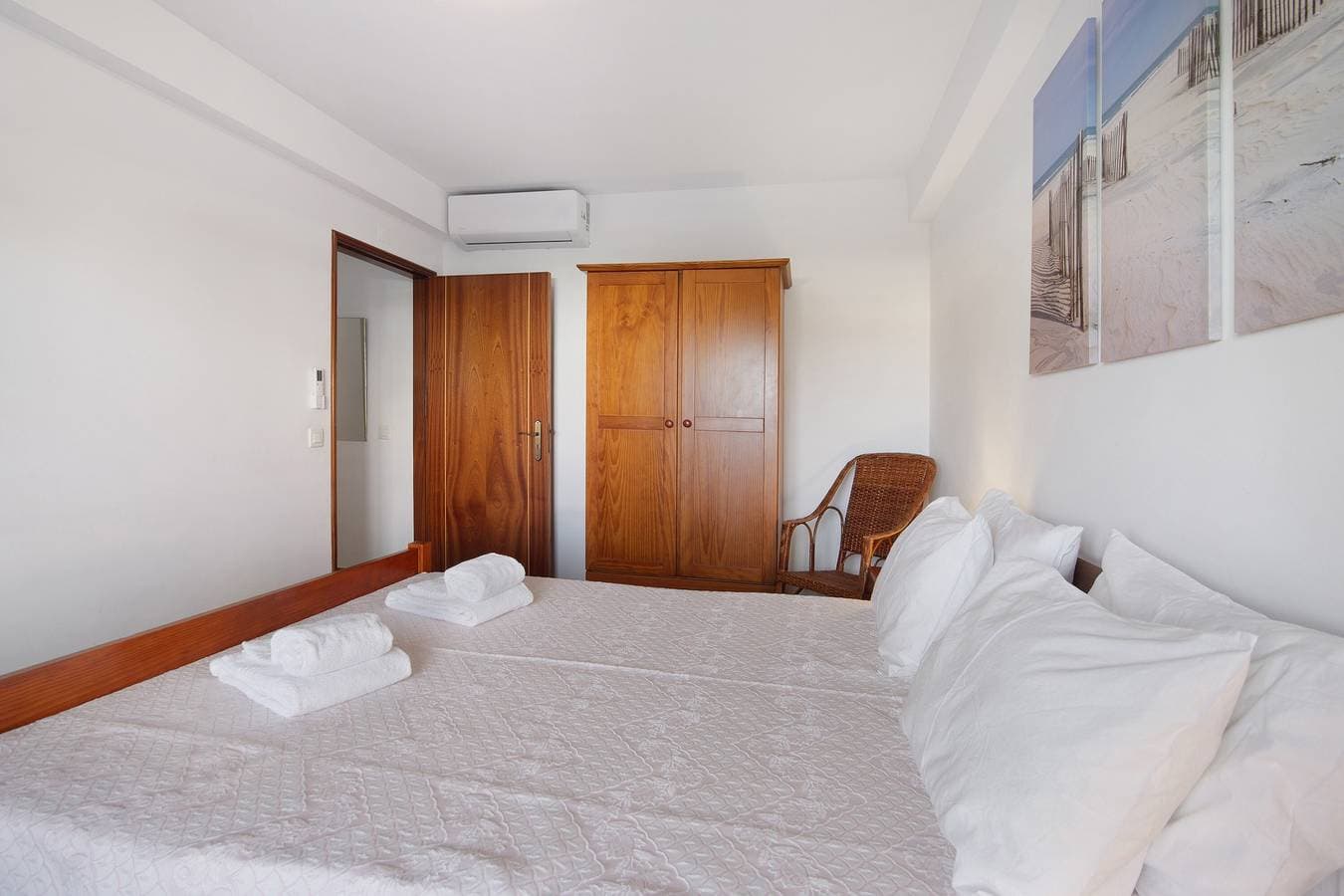 Foto 9 von 20: Ferienwohnung 'Lota Beach' mit Balkon und Klimaanlage