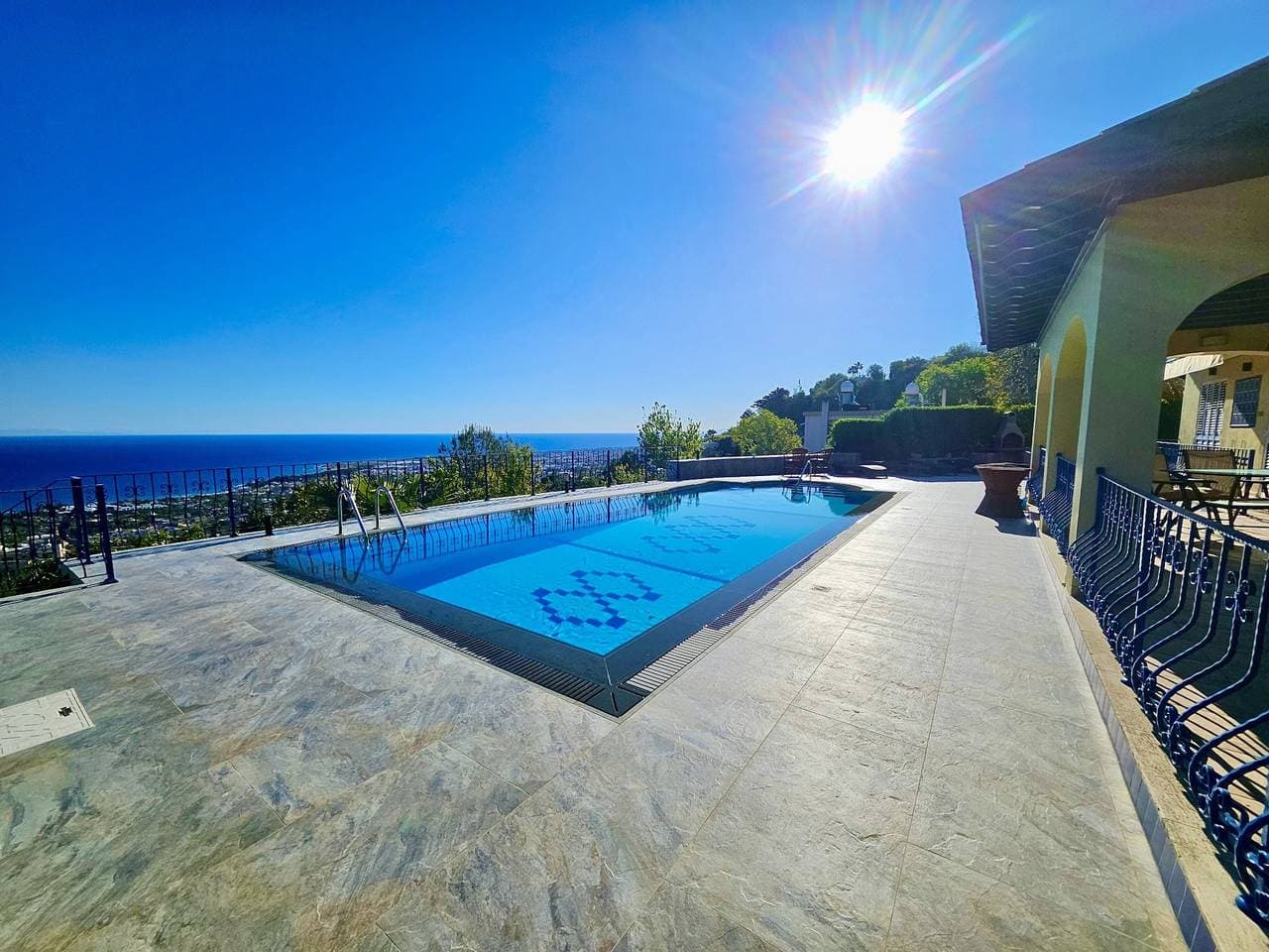 Foto 8 von 23: Villa mit 4 Schlafzimmern und herrlicher Aussicht