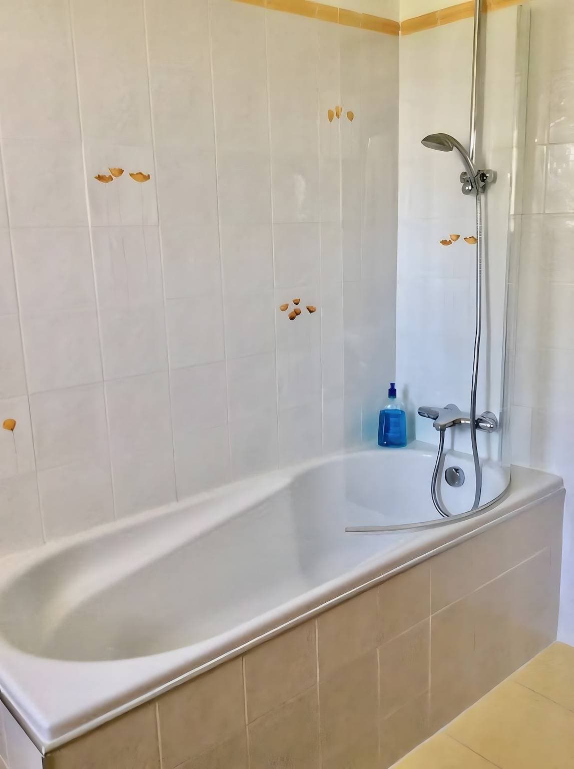 Foto 9 von 12: Gästezimmer Héron mit Garten und WLAN