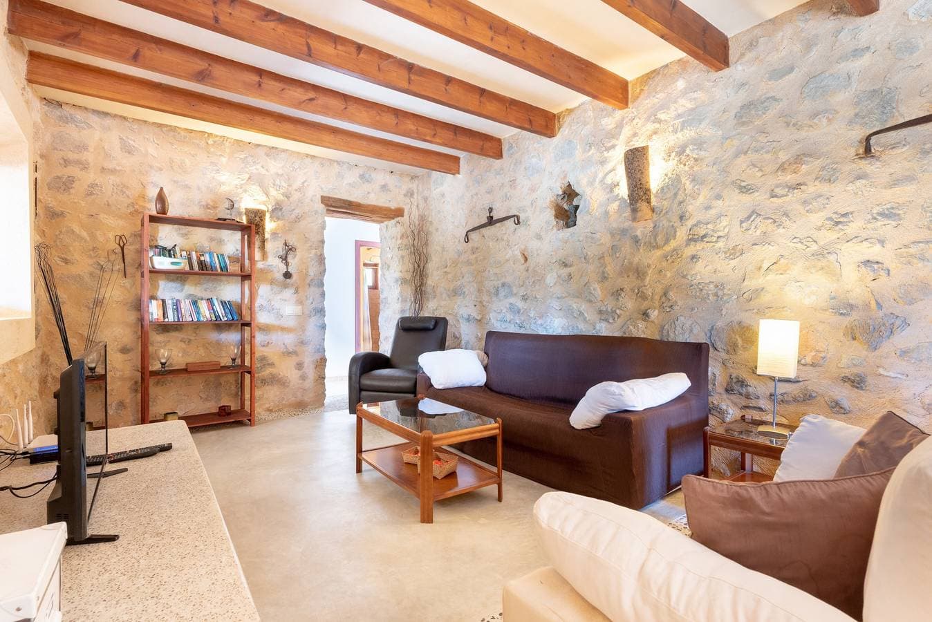 Foto 5 von 25: Ferienhaus "Ses Eres" im Nordosten von Mallorca mit Bergblick und Pool