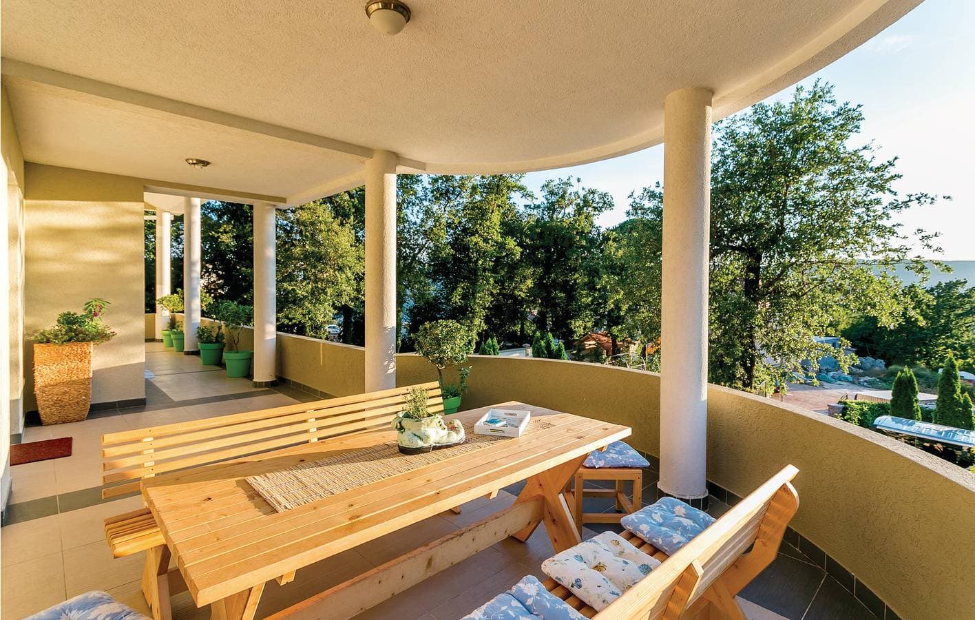 Foto 13 von 36: Ferienwohnung für 8 Personen mit Terrasse