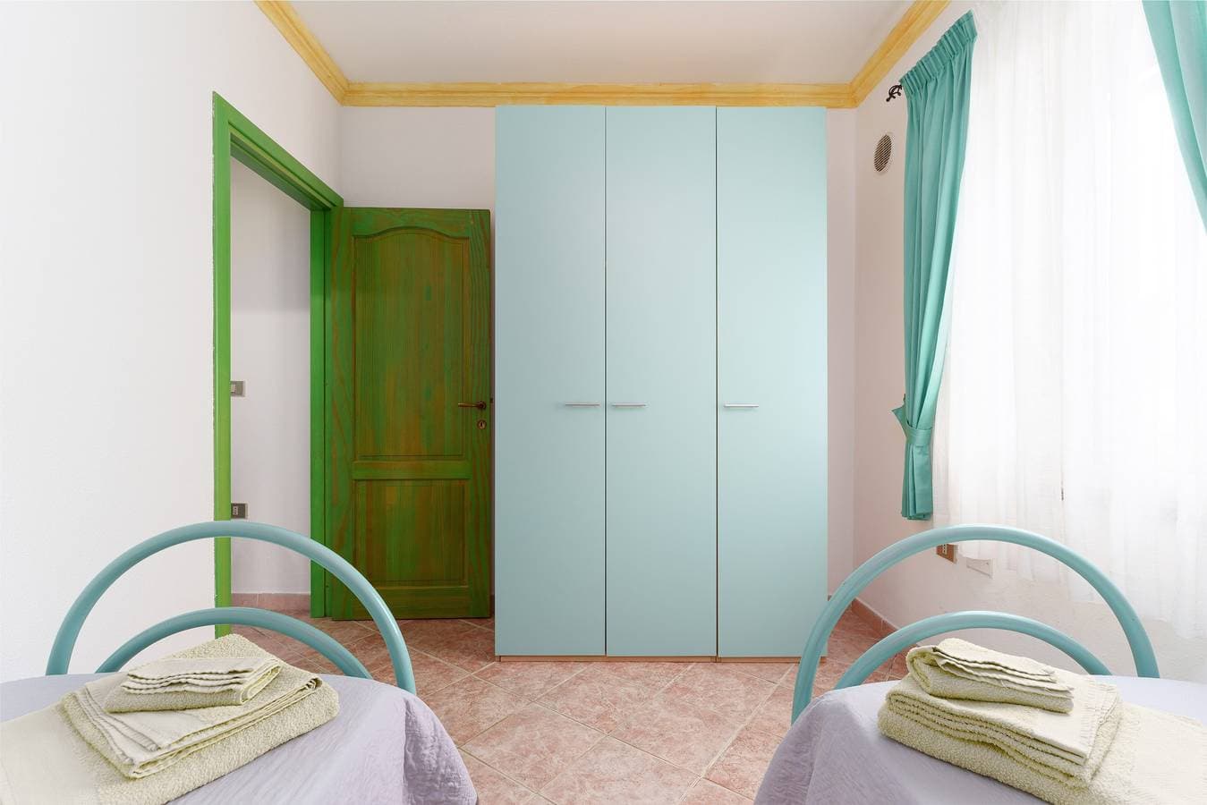 Foto 7 von 32: Sardisches Apartment für 6 mit privater Terrasse, 3 Min. zu Fuß zum Strand