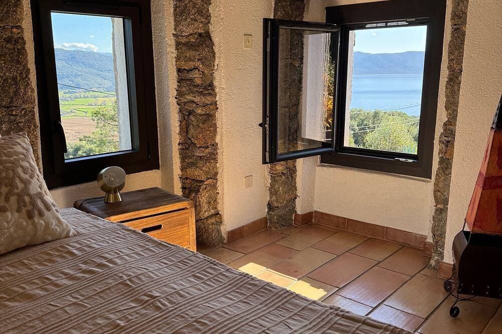 Foto 5 von 22: Traditional Corsican house between sea and scrub