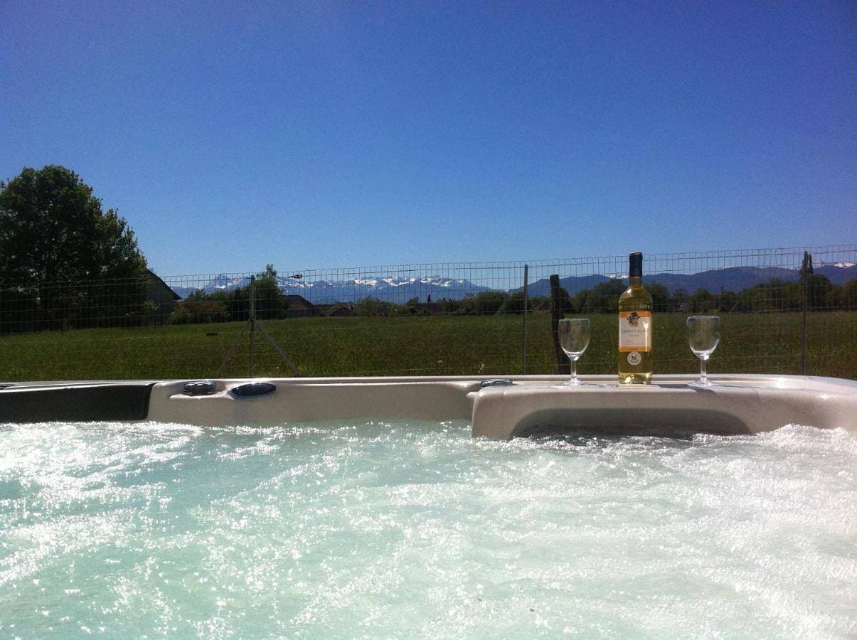 Duplex villa GRAND SPA 62 jets massants face aux Pyrénées 1