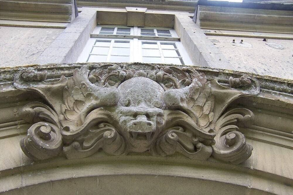 Foto 10 von 21: Historisches Denkmal zwischen Bayeux und den Landungsstränden der Normandie