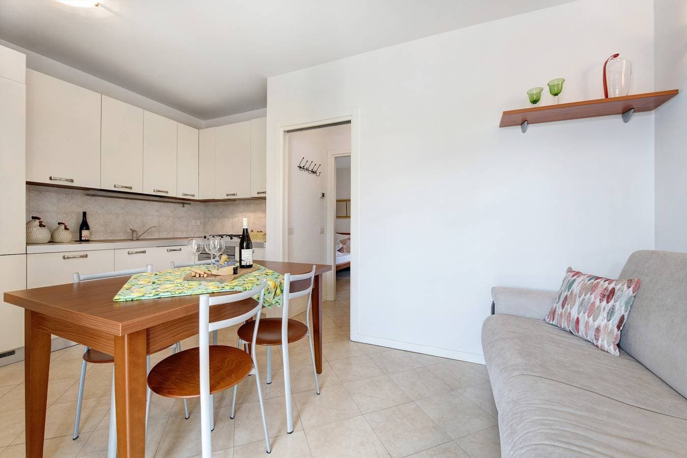 Foto 10 von 21: Ferienwohnung 'Katy Lake Salvia' mit Gemeinschaftspool, privater Terrasse und WLAN