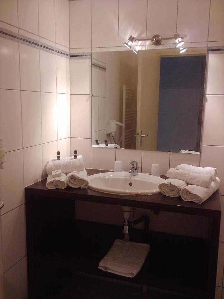 Foto 9 von 9: Standard Double Room