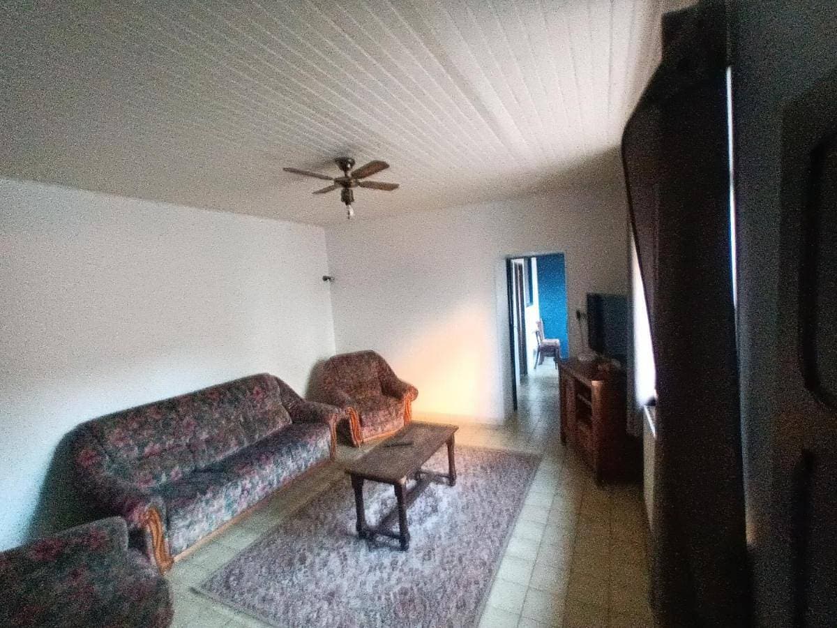 Foto 2 von 6: Three-Bedroom House