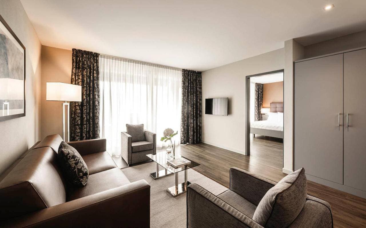 Foto 7 von 15: Suite with Balcony and Lake View