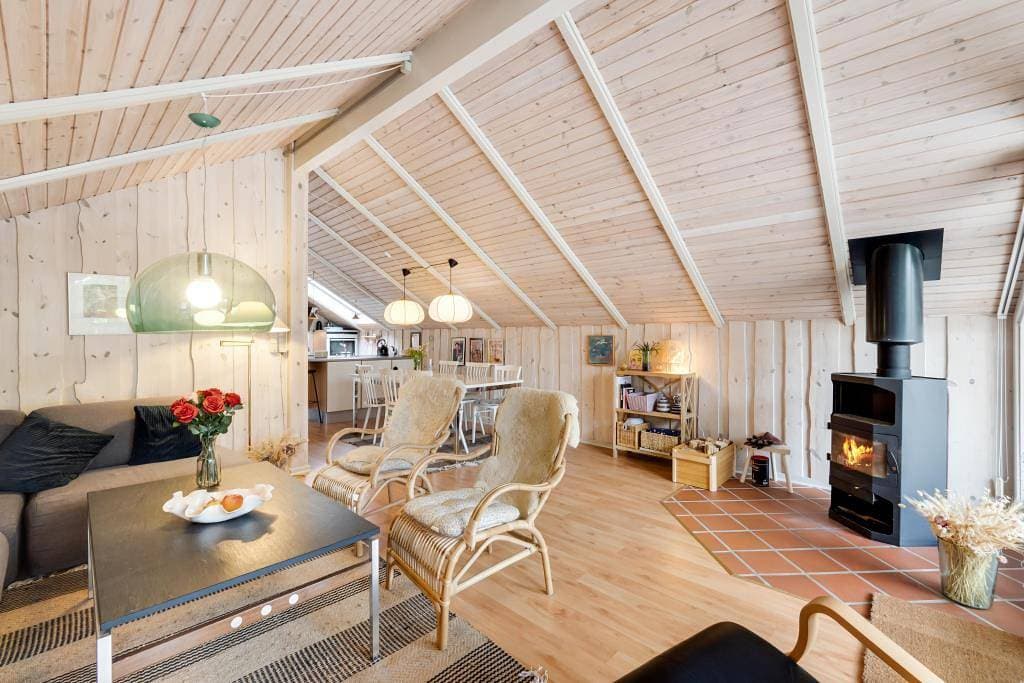 Foto 4 von 22: Gemütliches, helles Haus mit schöner Holzterrasse auf eingezäuntem Grundstück