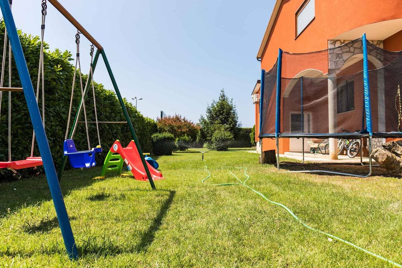 Foto 7 von 36: Ferienwohnung mit großem Garten und Klimaanlage