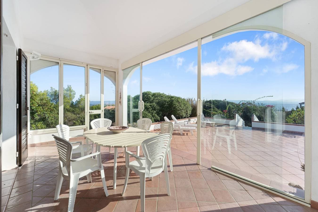 Foto 2 von 28: Ferienwohnung 'Carloforte' mit Meerblick, privater Terrasse und privatem Garten