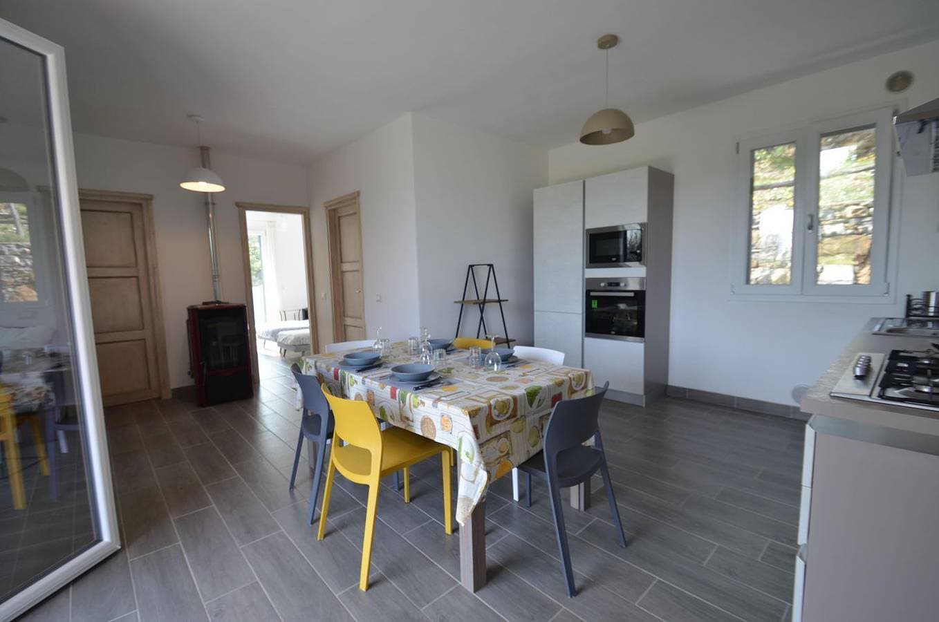Foto 5 von 28: Alleinstehendes Ferienhaus mit Pool und Garten in Panoramalage