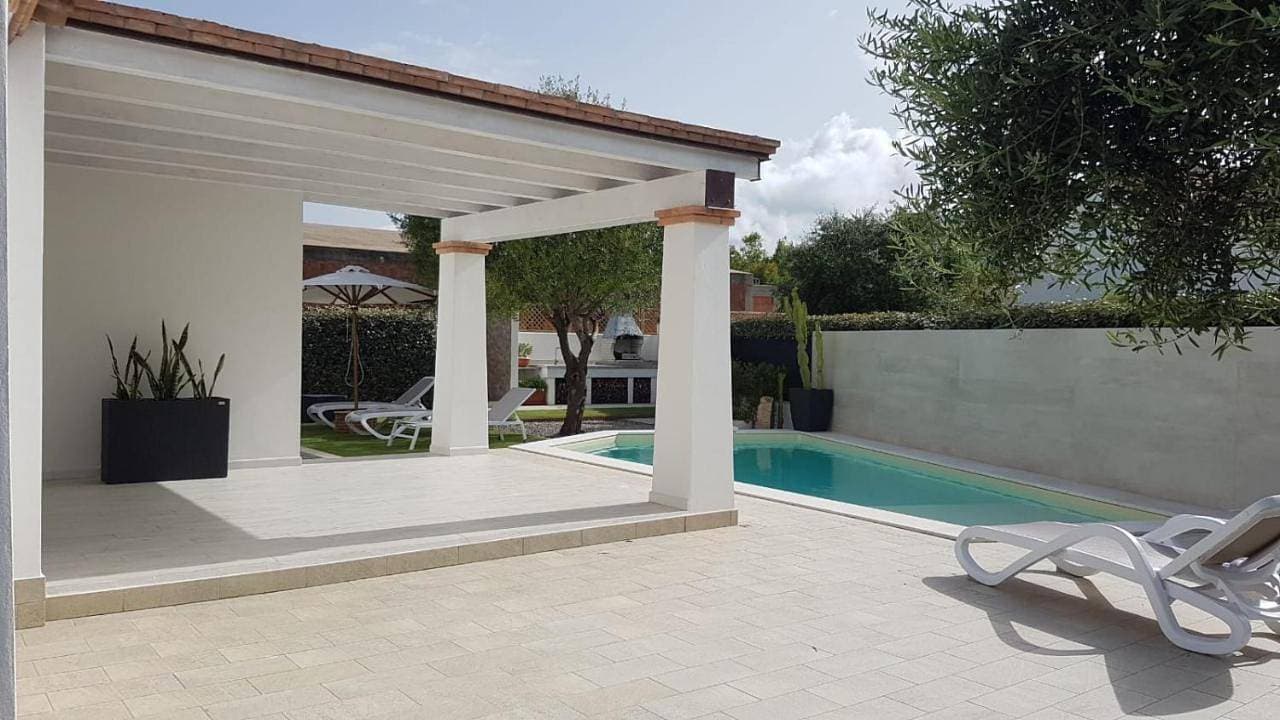 VILLA ILARIA con piscina privata a 350 mt spiaggia di sabbia 1