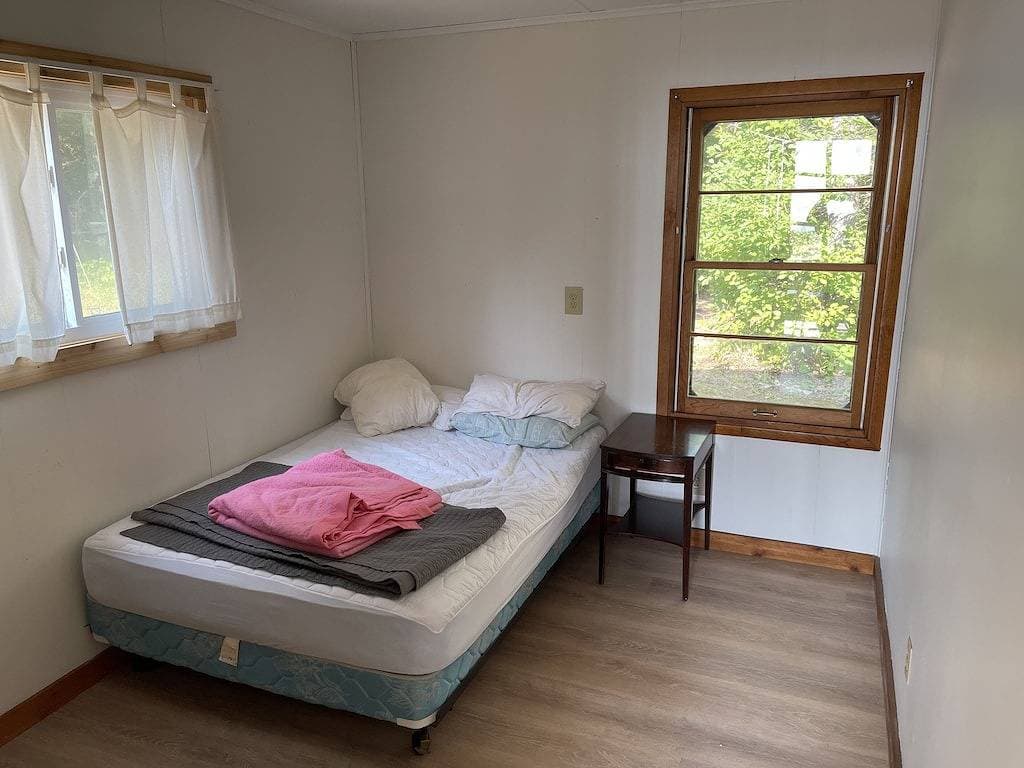 Foto 10 von 20: Lakefront Cottage on Soft Sand