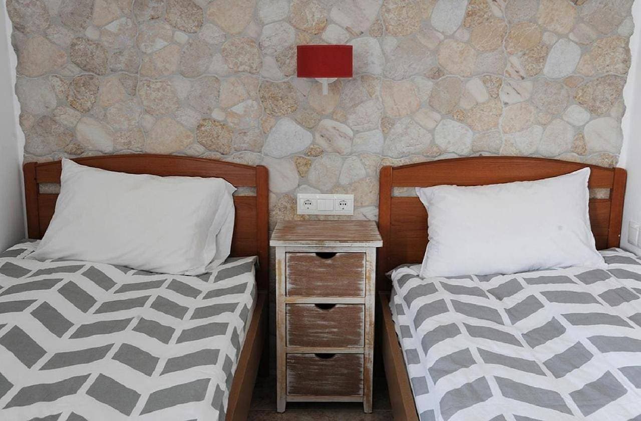 Foto 7 von 8: Twin Room with Private Bathroom
