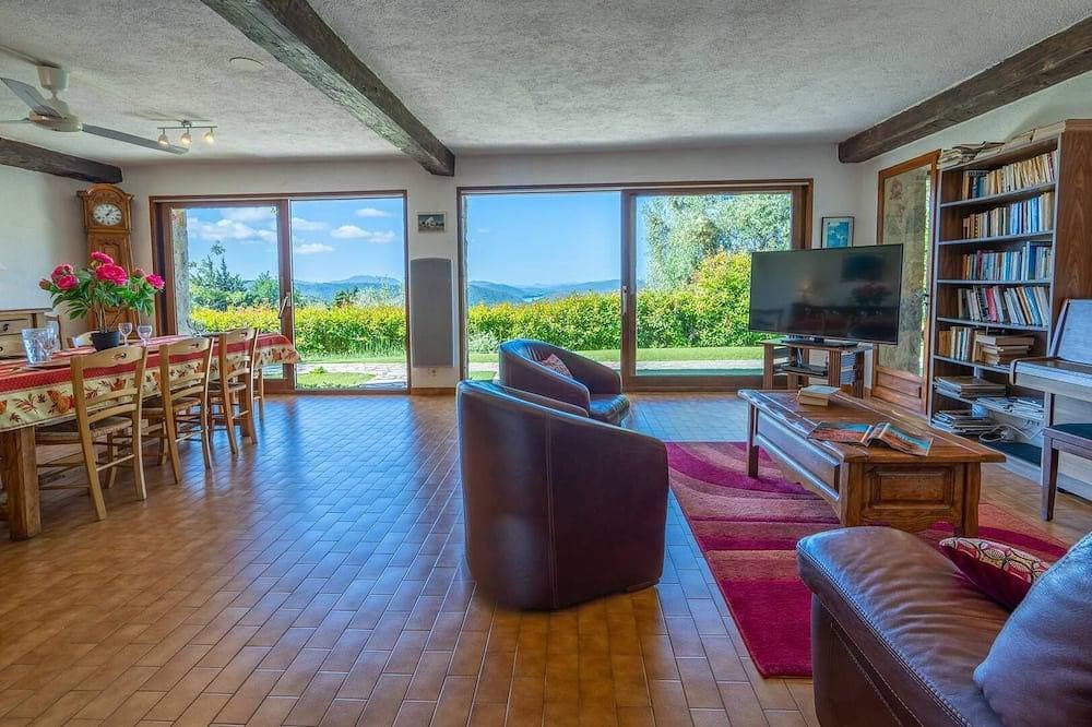Foto 12 von 26: Villa 220 m² Seeblick - Swimmingpool und privater Tennisplatz