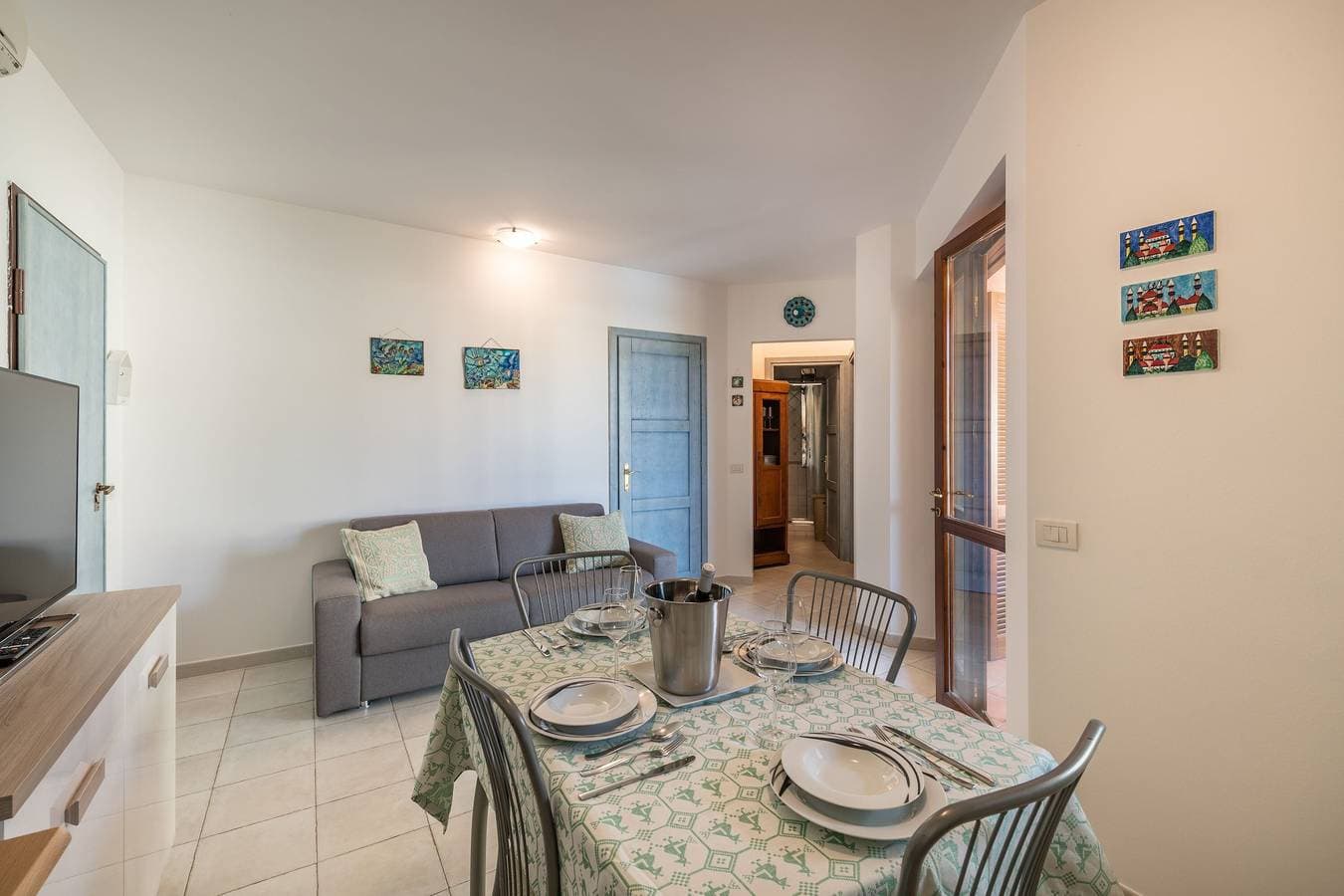 Foto 12 von 33: Ferienwohnung 'Isabel' mit Gemeinschaftspool, WLAN und Klimaanlage