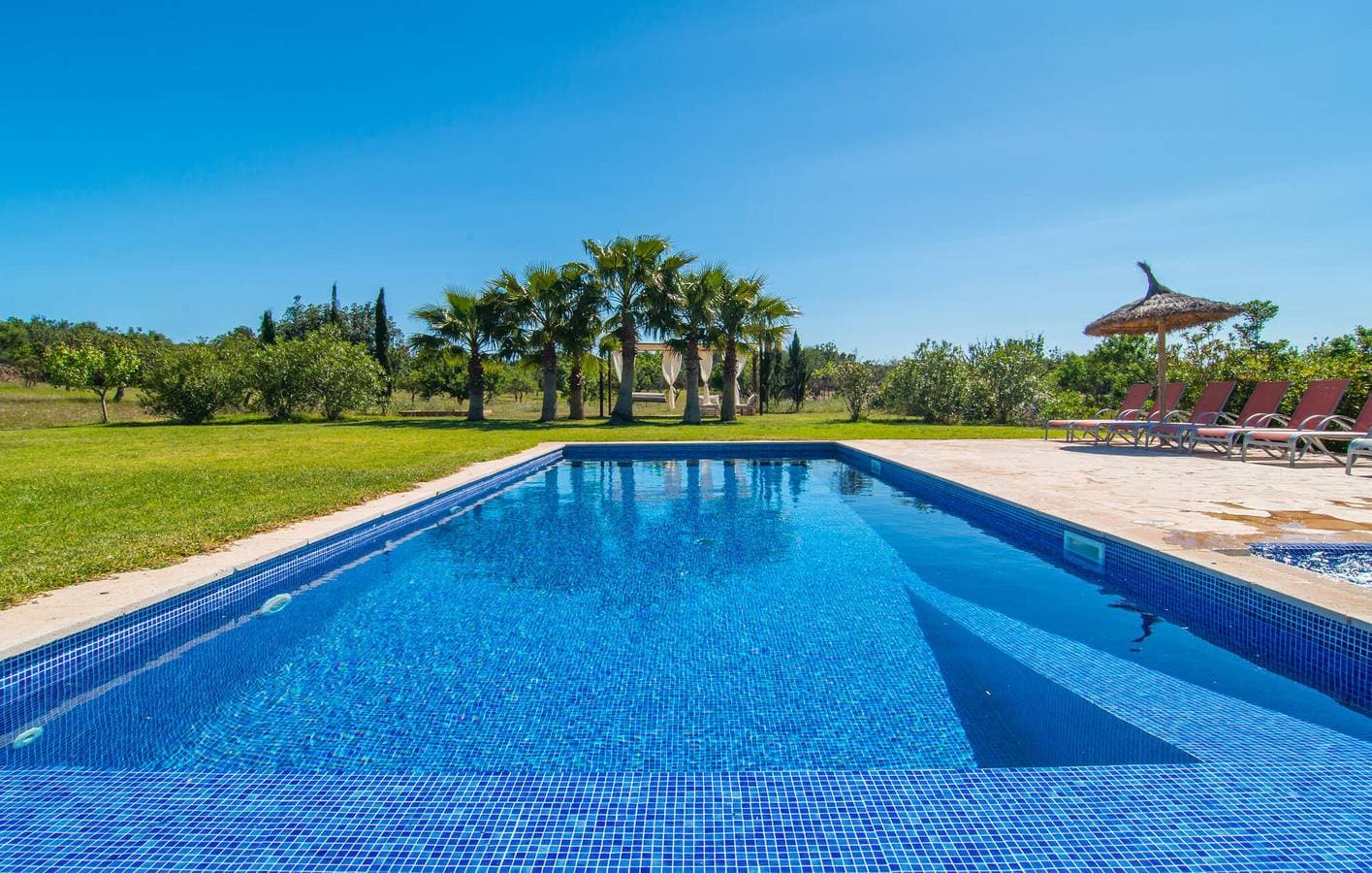 Foto 8 von 47: Apartment mit Meerblick, Terrasse, Pool und Grill