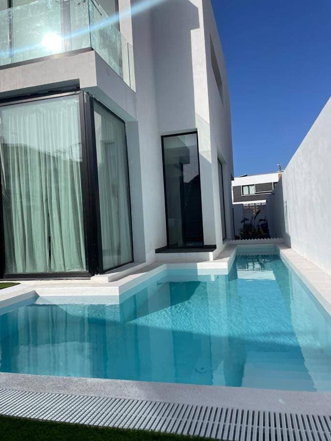 Luxury Villa in Melenara 1