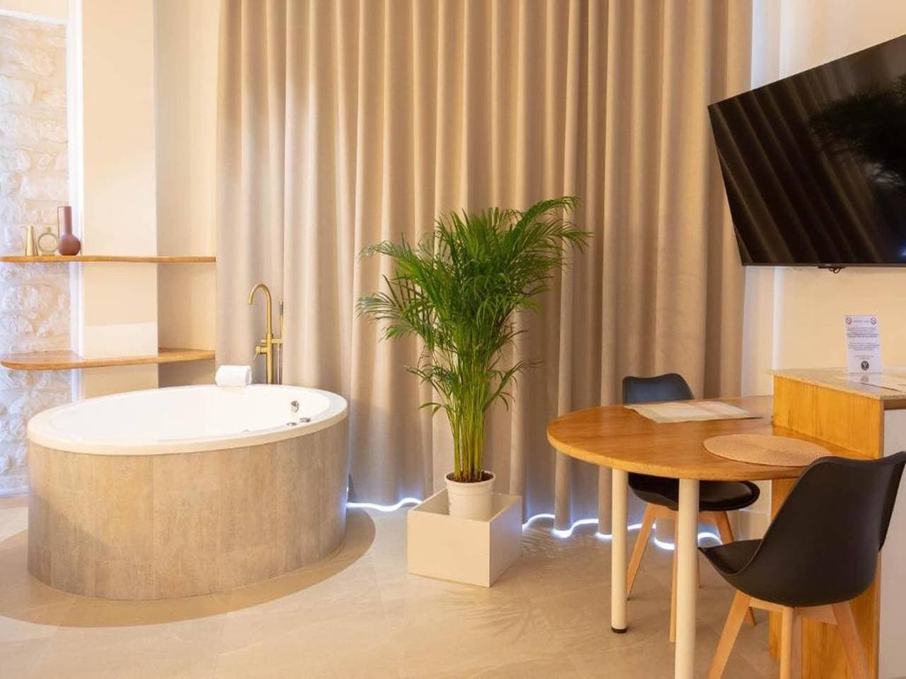 Foto 5 von 21: Vier-Zimmer-Apartment mit Whirlpool