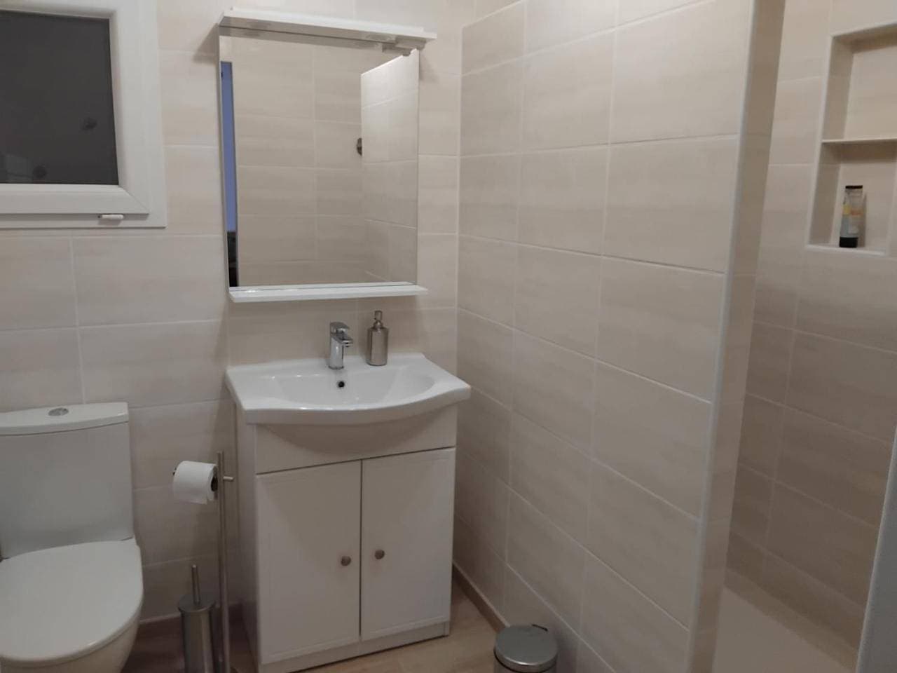 Foto 10 von 15: Double Room with Private Bathroom