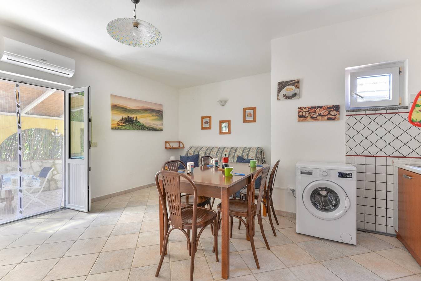 Foto 3 von 30: Apartment 'Stecchi Mare' mit privater Terrasse und Klimaanlage