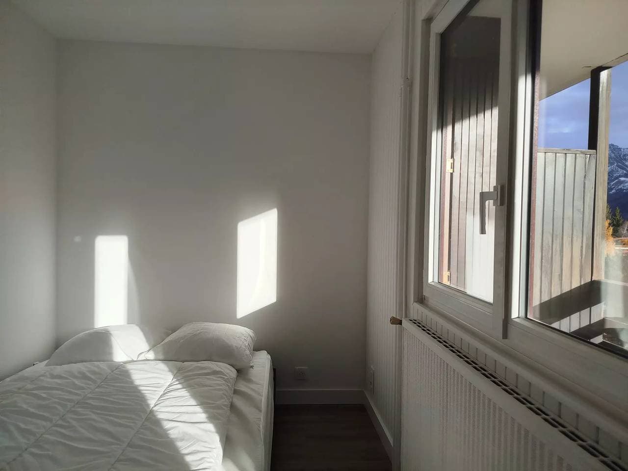 Foto 4 von 13: Studio von 34m2, 4 Personen belichtet Ost, Balkon mit schöner Aussicht auf das Tal