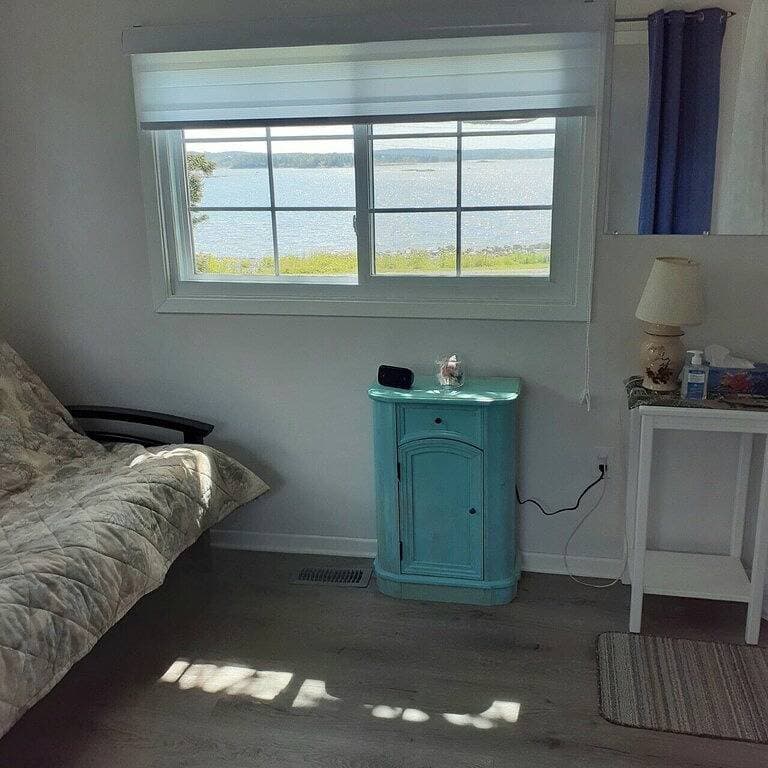 Foto 13 von 30: Oceanfront/peaceful -  Housekeeping Cottage with water access.