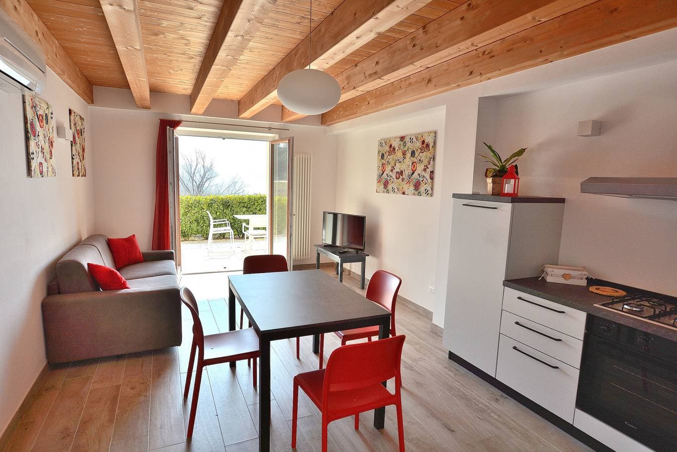 Foto 7 von 15: Red Apartment in Marciaga di Costermano