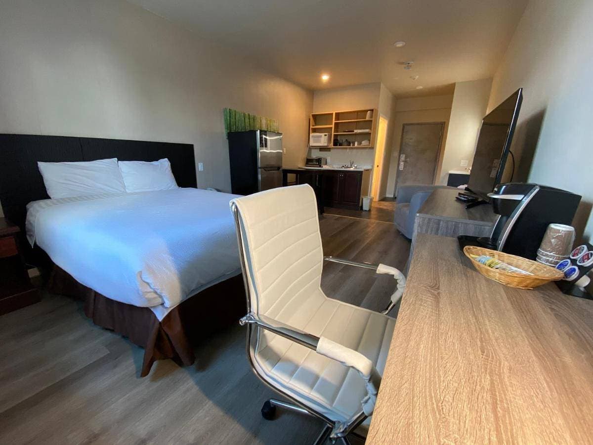 Foto 5 von 7: Two Queen Bed Room & One Queen + One Twin Room