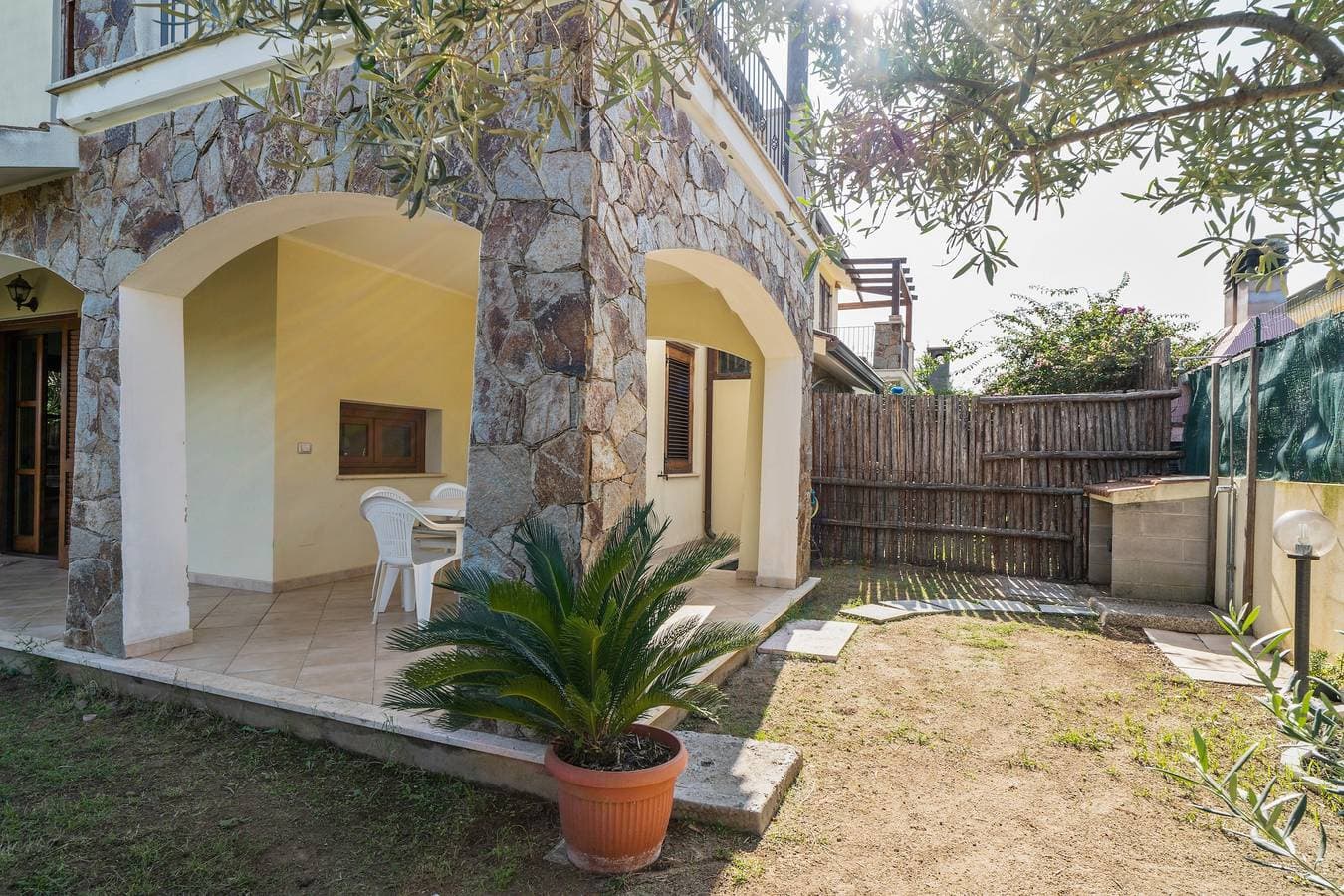 Foto 3 von 25: Ferienhaus Villamara mit Terrasse, Bergblick und Garten; Parkplätze vorhanden
