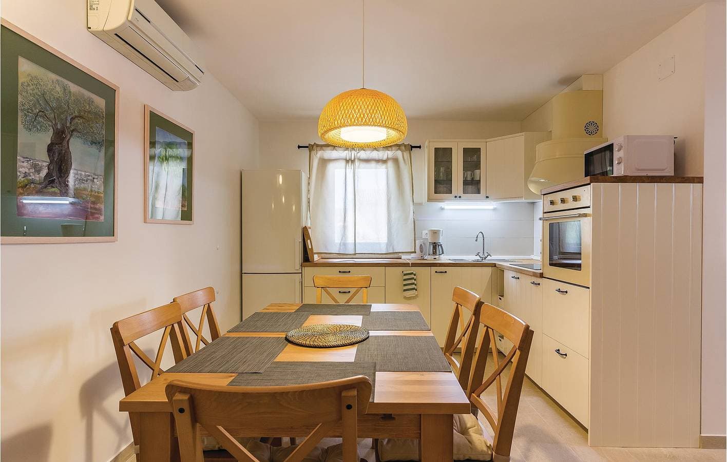 Foto 6 von 55: Gemütlich, 2 km von Bijela Plaža entfernt: Pool, Terrasse und WLAN inklusive!