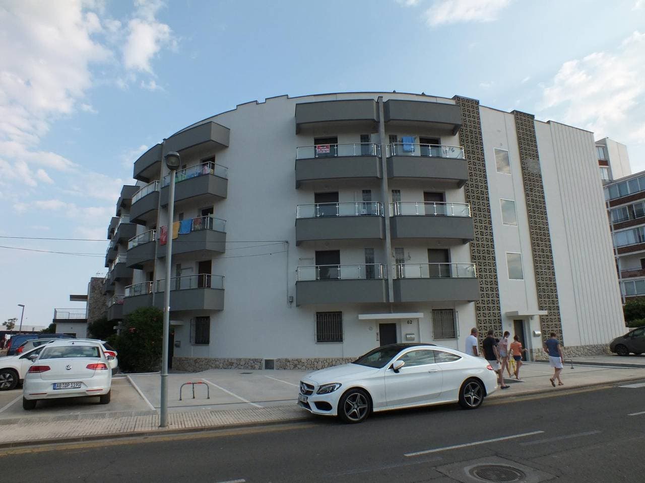 Schöne renovierte Wohnung für 4 Pers. mit privatem Parkplatz in Roses 1
