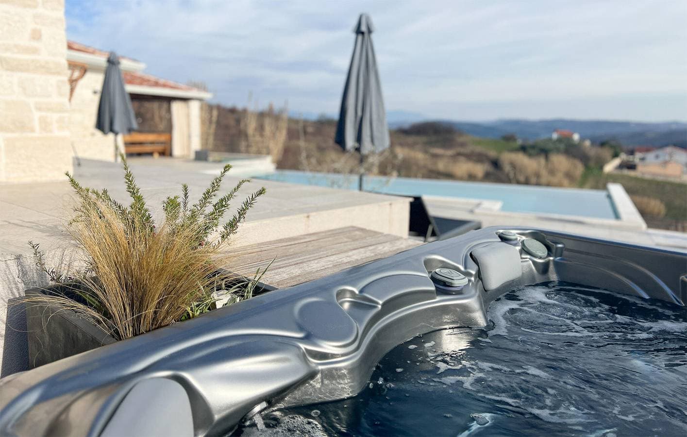 Foto 6 von 35: Charmante 125 m² große Wohnung mit Pool, WLAN und Parkplatz