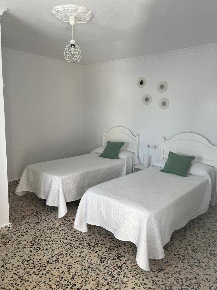 Foto 7 von 13: Double Room with Private Bathroom