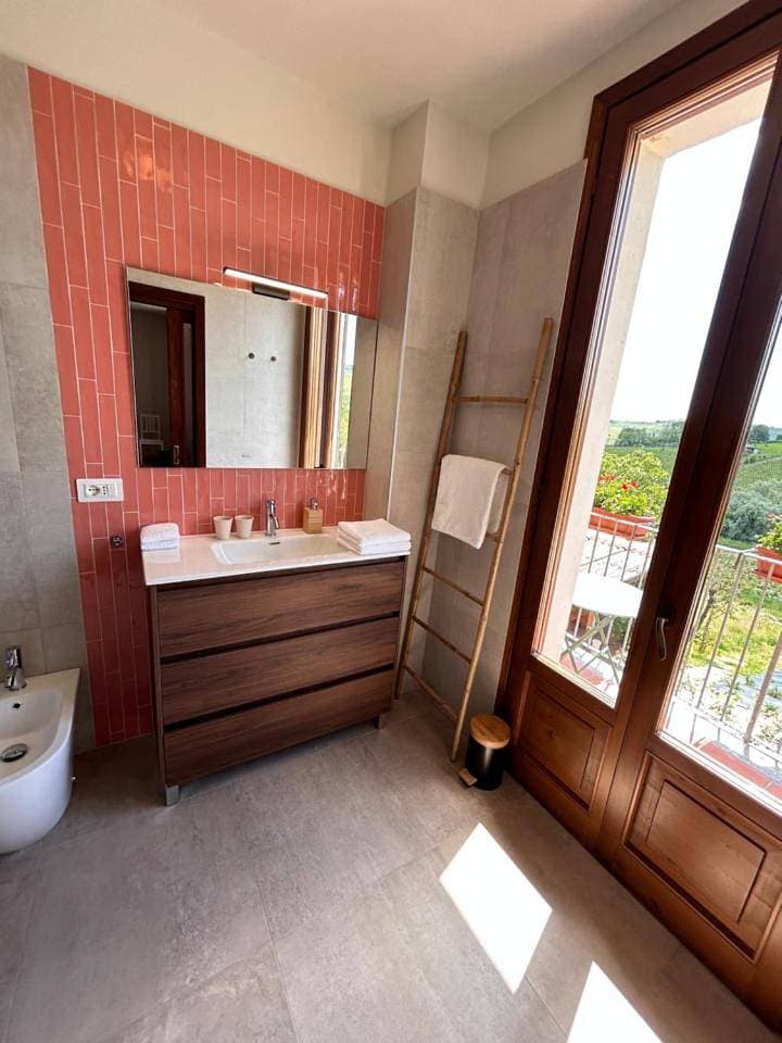 Foto 9 von 12: King Room with Balcony