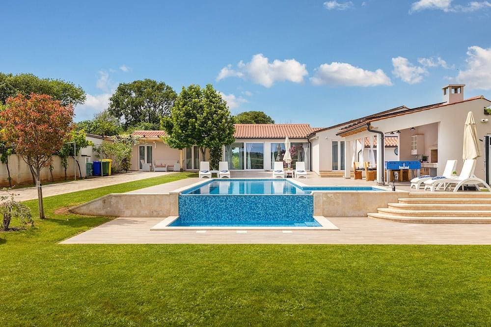 Villa MileManda for 8 people near Pula with children playground only 300 meters from the beach 1