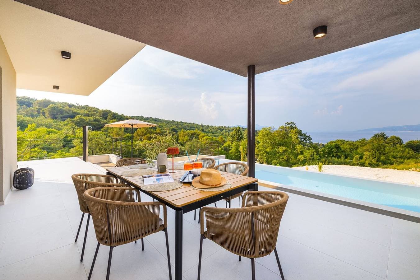 Foto 3 von 54: Villa Serenis – Elegante, moderne Villa mit privatem Pool und atemberaubendem Meerblick
